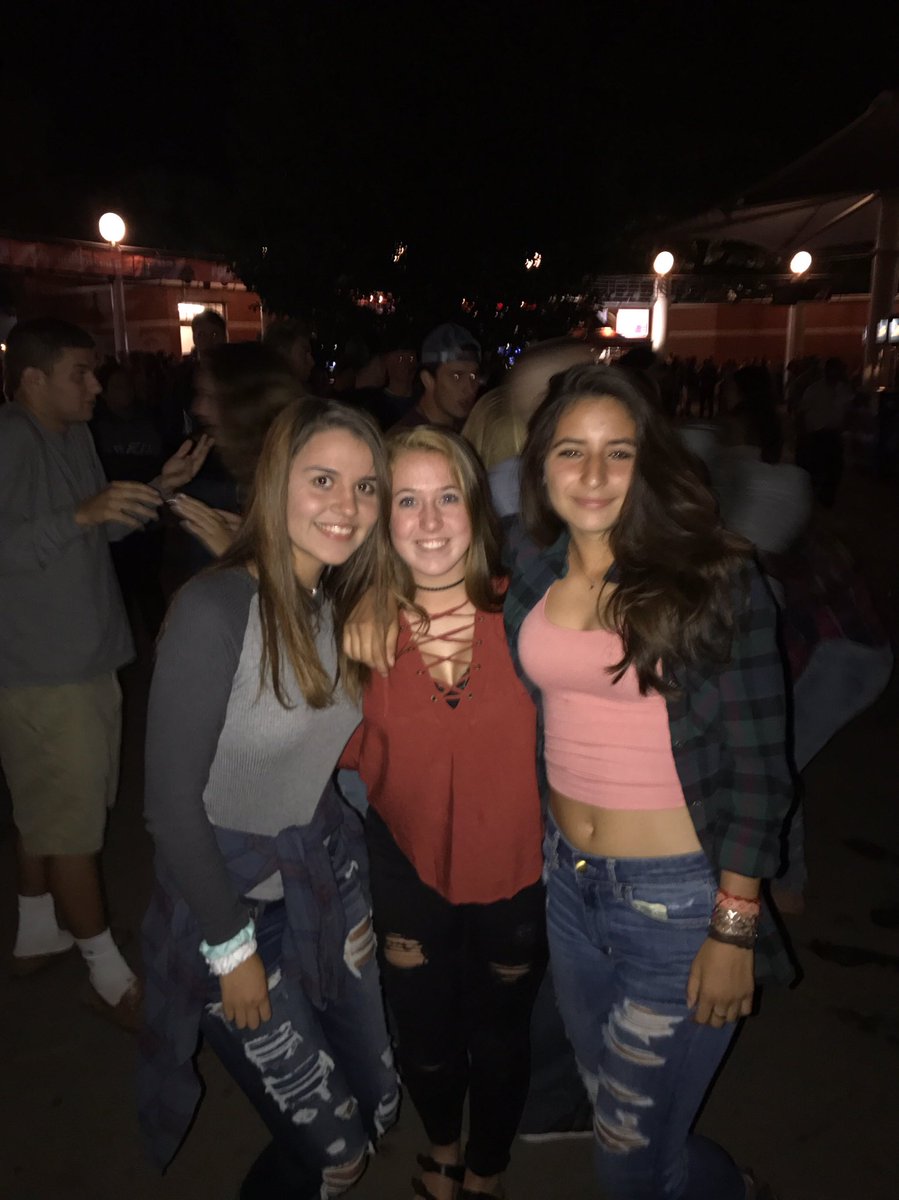 mialongo23's tweet photo. Happy Birthday Mich! Ily Ecuador #limechips #water #smdlol @ClarkinMichelle https://t.co/aJaex6aesV