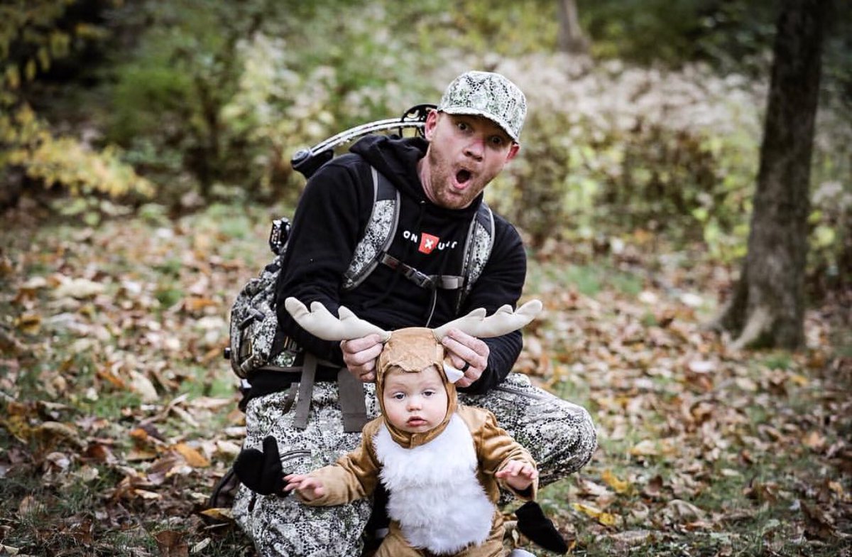 #HappyHalloween! 🎃🏹🦌 via - Kyle Green. Tag YOUR photos #WhatGetsYouOutdoors to be featured! More HERE: bit.ly/2n5GbYs | #deerhunting #deerseason #bowhunting