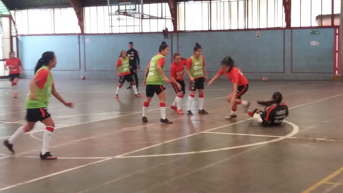 LvpSport's tweet photo. Futsal Femenino

Selección Chilena cumple su cuarto día de práctica de cara a la Copa América Uruguay 2017 https://t.co/48v64O70UI