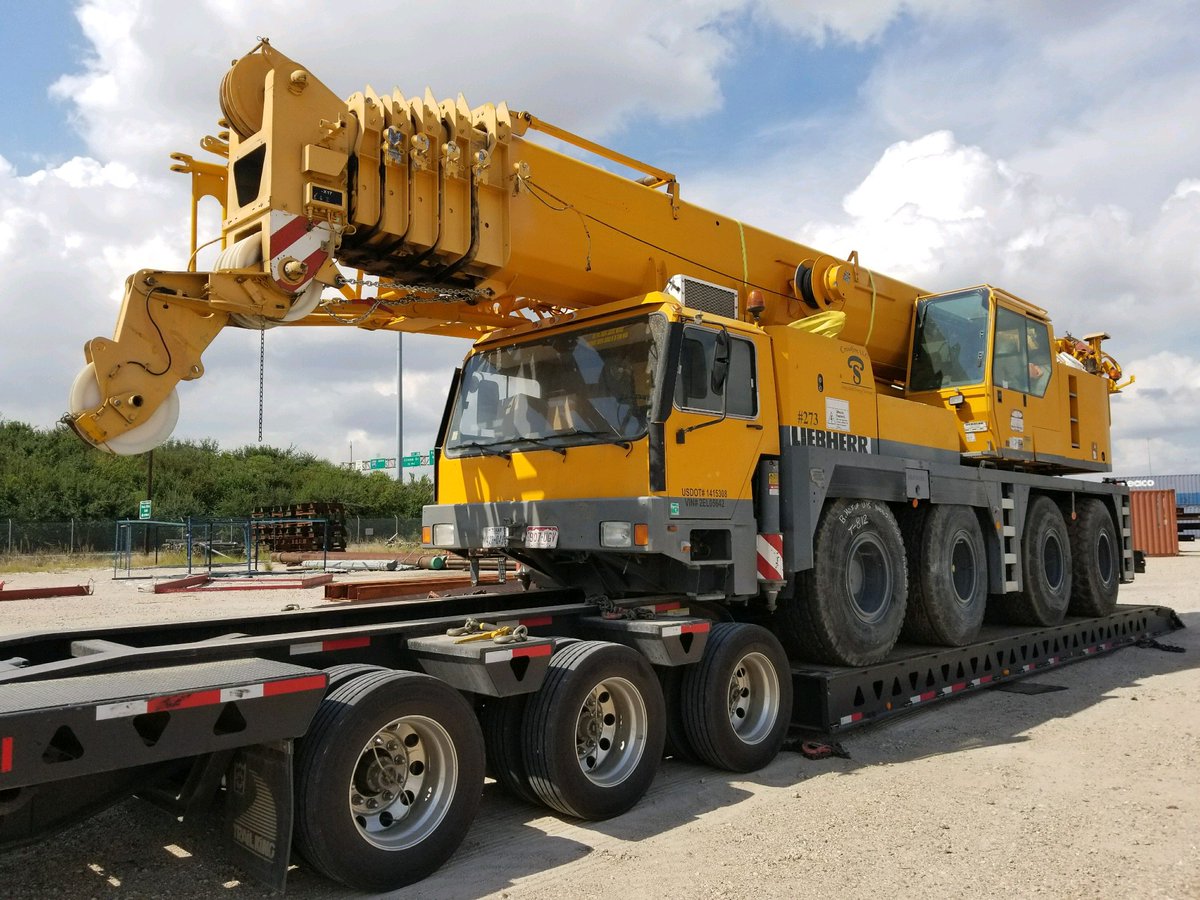 #Liebherr sitting great on the #lowboy #Vanguardlogistics #Cranes #Heavyhaul