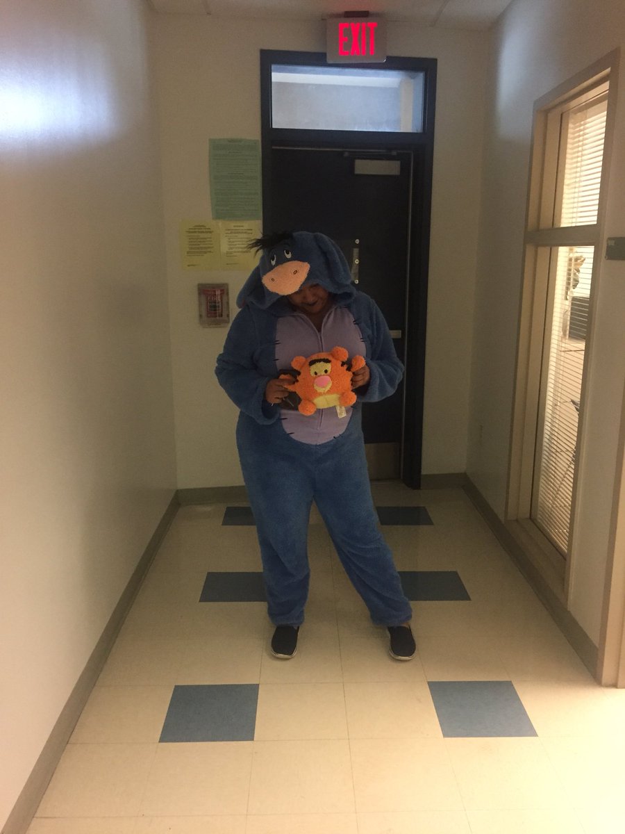 PatChavez2021's tweet photo. Carter High School Staff Spirit @carterlionsasb @RialtoUSD https://t.co/iAycKrg42C
