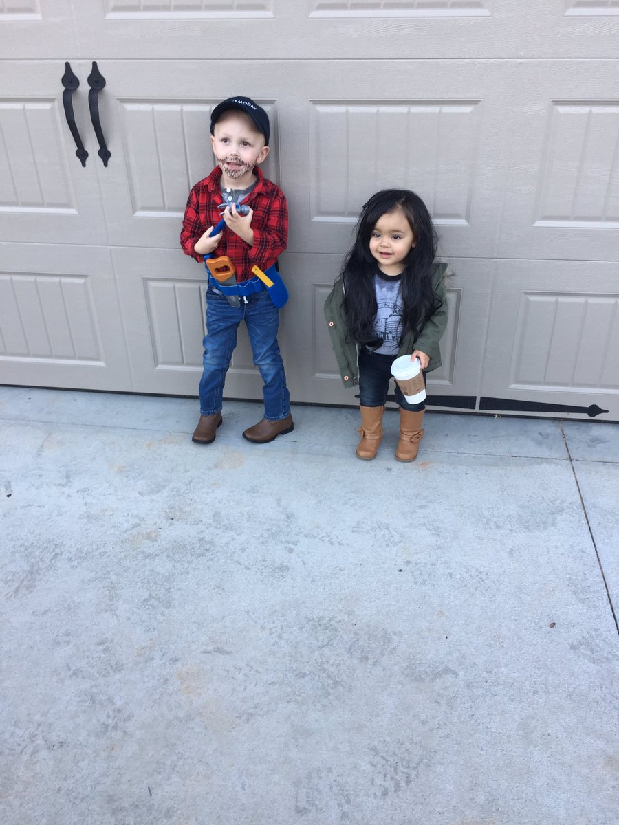 greeves's tweet photo. Norah and her cousin Oliver as @chipgaines and @joannagaines!  @magnolia #fixerupper #demoday https://t.co/ymCPIPdgYC