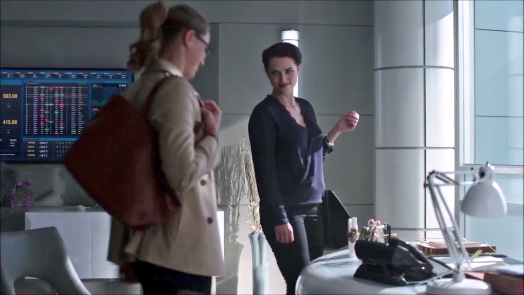 beautifulLuthor's tweet photo. For a couple of straight women they act pretty gay. Lena seriously with the eyebrow?😏 #SuperCorp #LenaLuthor #KaraDanvers #Perfectcouple https://t.co/zwBwJVehTO