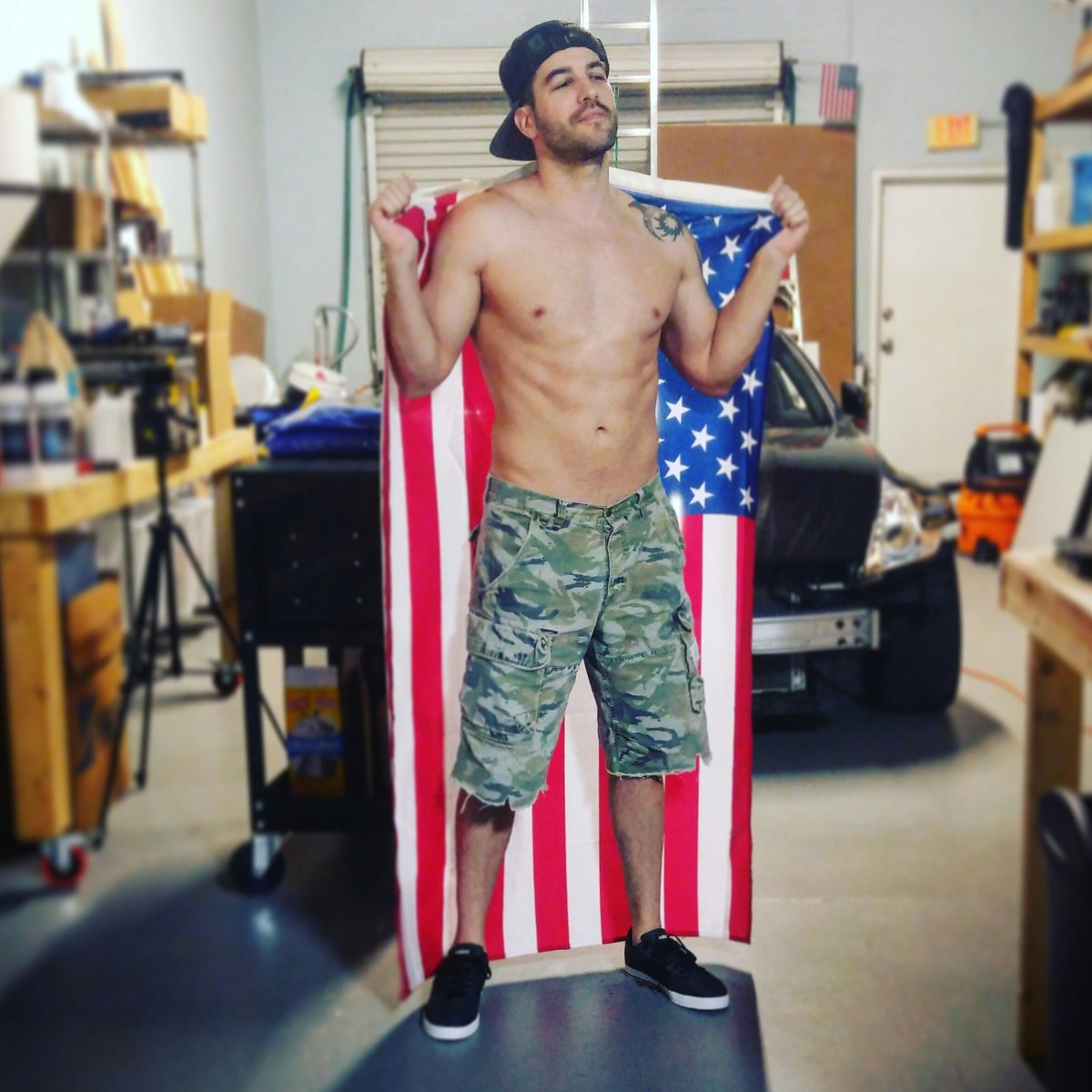 RyanWestSF's tweet photo. #america #WorldSeries #halloween #army #veteran #HappyHalloween https://t.co/9UesiMVz9p