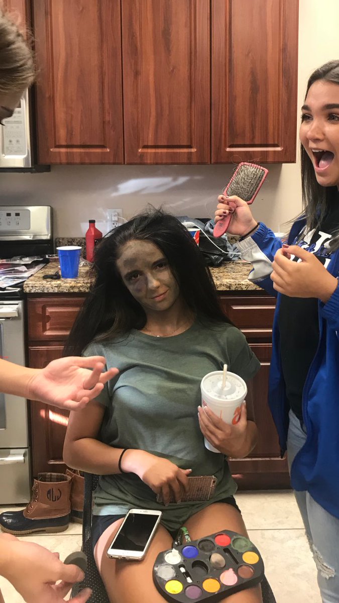 jesskovens_'s tweet photo. Carolines mood:  how I am when someone tries to come at me with some bs #HappyHalloweenbitches https://t.co/8dC20uVw3s