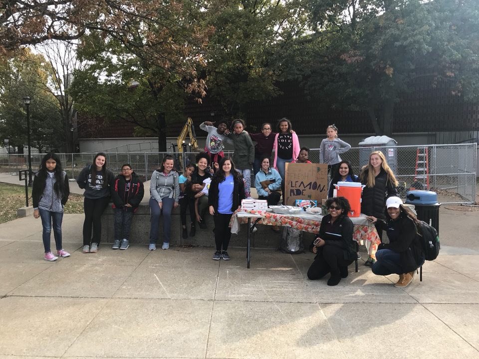 CMFKatUK's tweet photo. Our kids had a great time working their “lemonade stands” today! Thank you to all the UK students who made a donation for goodies! https://t.co/2Mk3bfr3eg