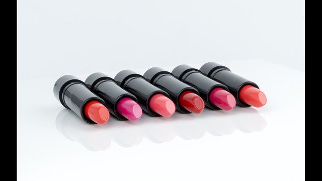 FOX29philly's tweet photo. Woman sues Sephora, claims lipstick sample gave her herpes https://t.co/0nL6R6Mz0A https://t.co/HjGAv68Dpw