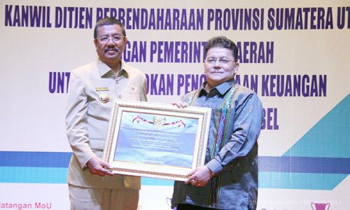 Gubernur Sumut Mendapat Penghargaan Tertinggi Dari Menteri Keuangan Ibu Sri Mulyani Sumber >> sumutprov.go.id/berita-lainnya…