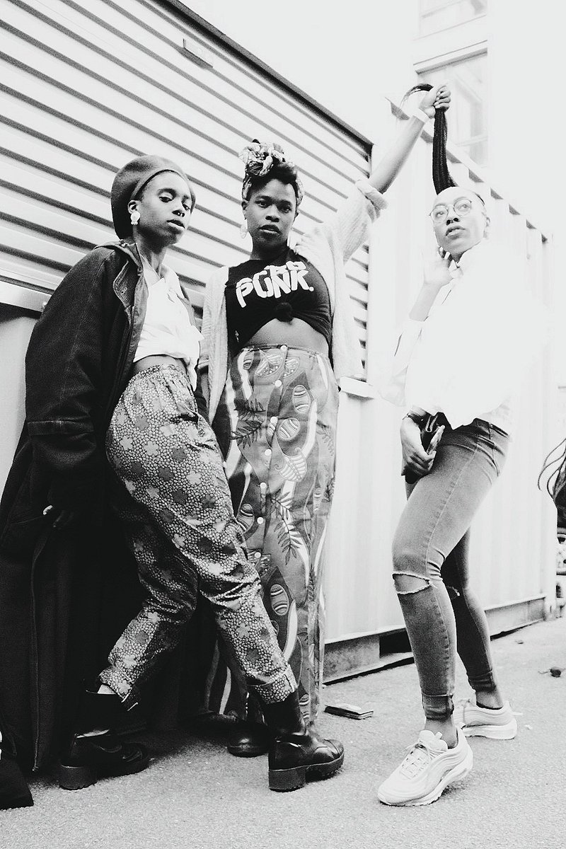 AKuambana's tweet photo. @ChantayyJayy always fierce nothing takes her focus #workitgal #blackgirlfestival https://t.co/xJJF5rn0VZ