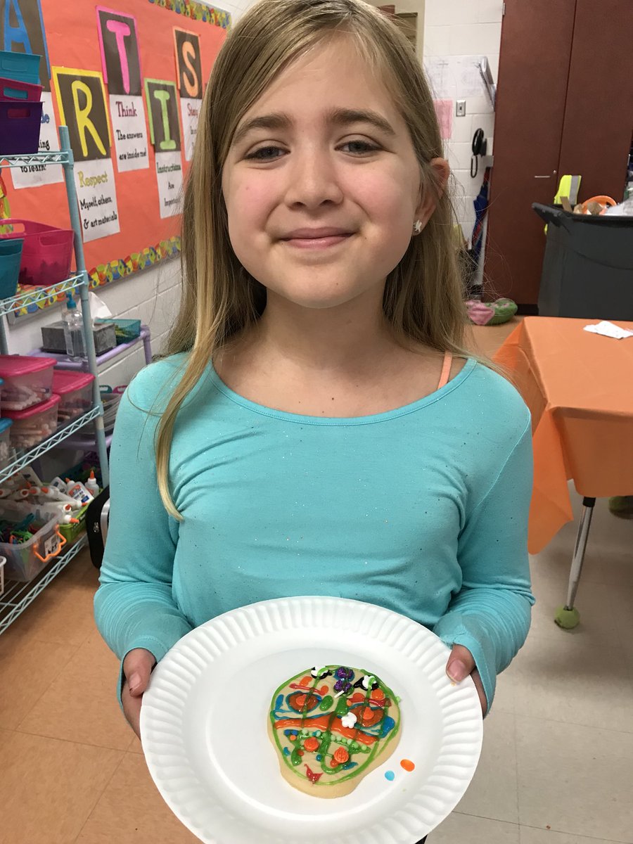 StormFrith's tweet photo. Cookie decorating fun in art club @RFESTigers https://t.co/vITT7J2Kxo