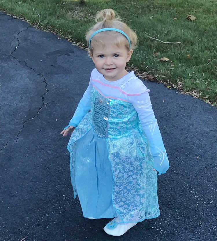 Jekki84's tweet photo. Cutest Elsa ever #averyhelen 💙❄️ https://t.co/N9n3atapne