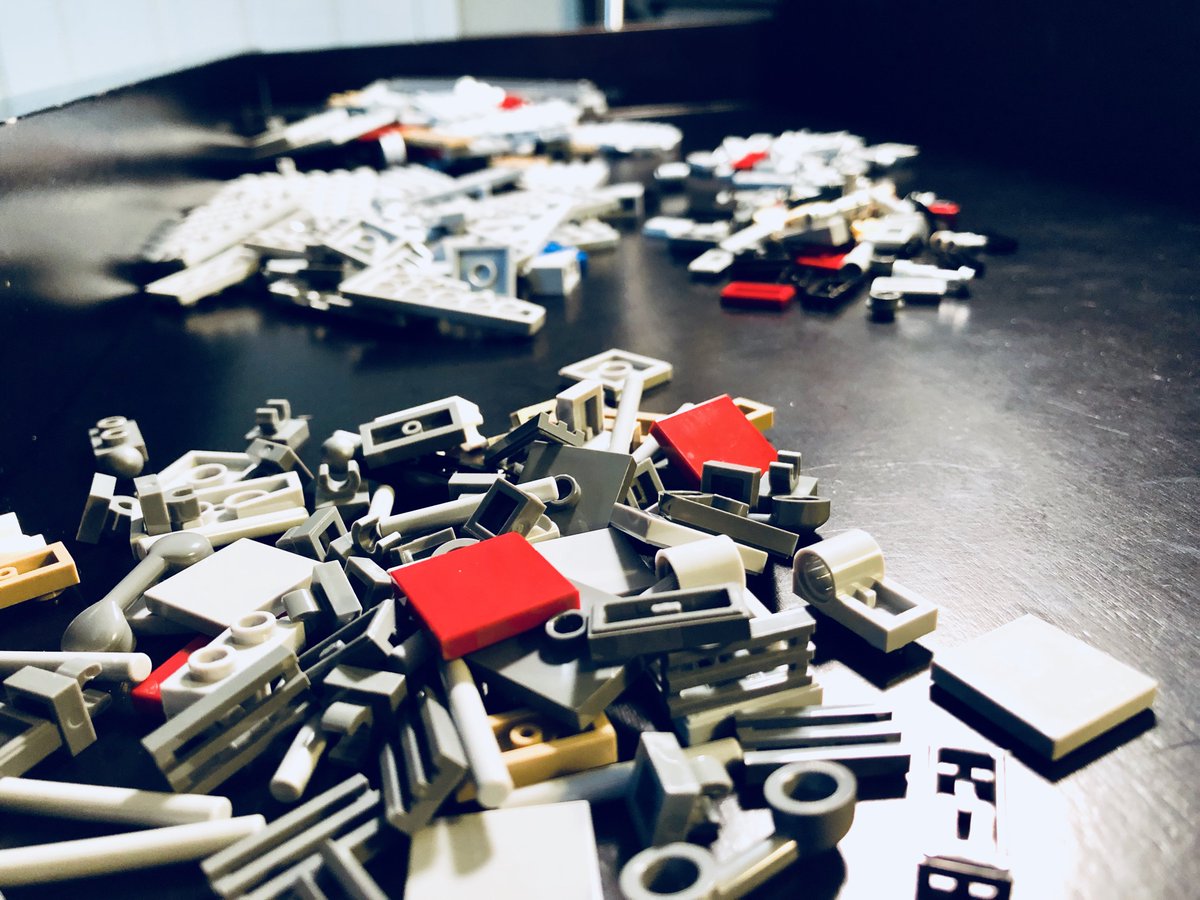 LegoBrickGuy's tweet photo. #BuildingtheFalcon: Session #10 | Session time: 120 minutes | Step reached: 999 out of 1,379 | Total time to date: 13.5 hrs. #LEGO #StarWars https://t.co/0XQgXaNnuv