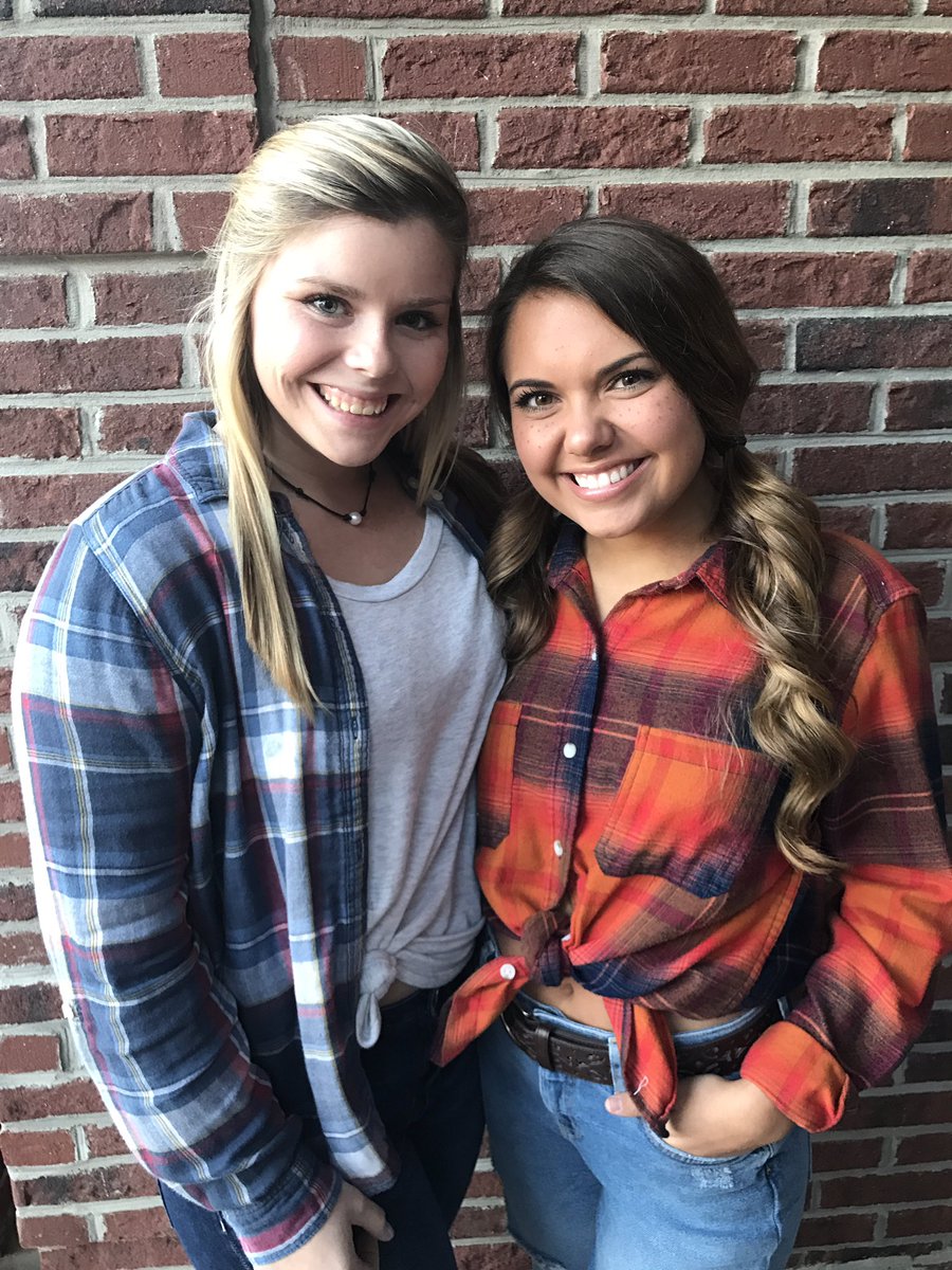 rbkburton's tweet image. Halloween with my boo's 👻🎃