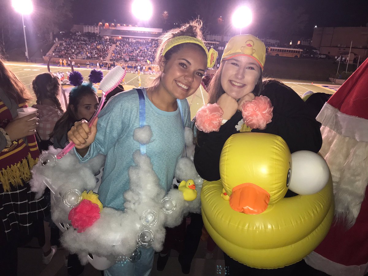 rbkburton's tweet image. Halloween with my boo's 👻🎃