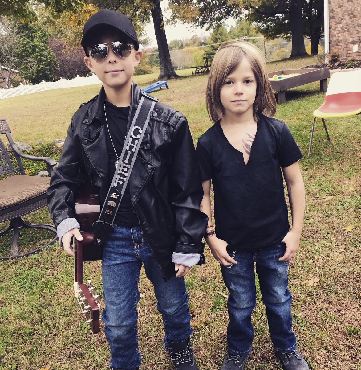 KeithUrban's tweet photo. Raise ‘Em Up. #HappyHalloween https://t.co/wq1evFk8Q2