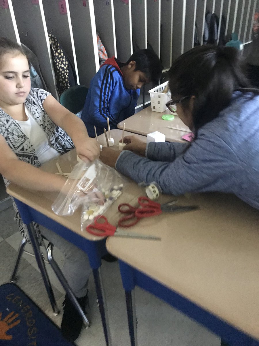 BethanyParkhil2's tweet photo. Ss building cubes/rectangular prisms to explore volume #activatingstrategy @tmulvey5 @paul_slovik @BarbaraUssary https://t.co/PUZOopUGOd