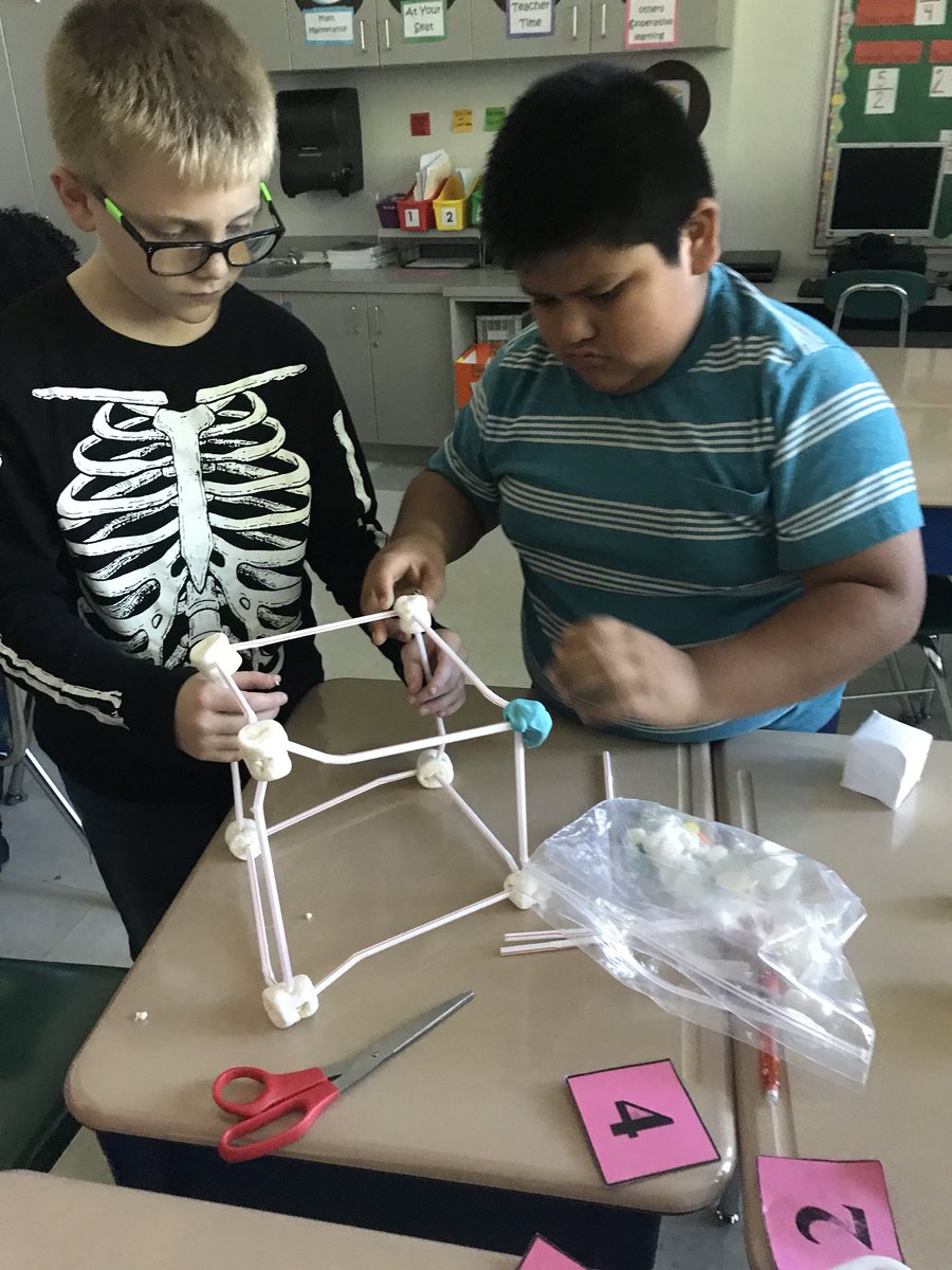 BethanyParkhil2's tweet photo. Ss building cubes/rectangular prisms to explore volume #activatingstrategy @tmulvey5 @paul_slovik @BarbaraUssary https://t.co/PUZOopUGOd
