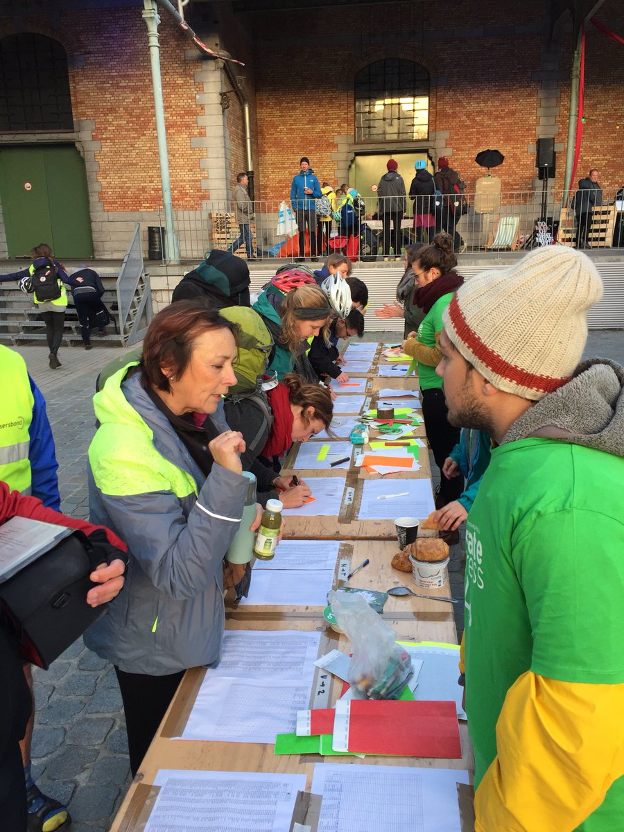 charlielepaige's tweet photo. On se prépare pour partir 💪🚴#MoveTheClimate #TimesUpRiseUp @Climate_Express https://t.co/dVNj1mDtk5