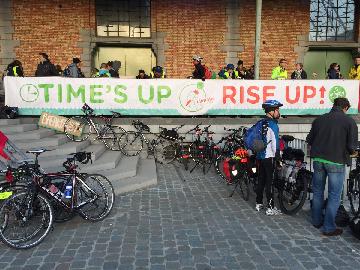 charlielepaige's tweet photo. On se prépare pour partir 💪🚴#MoveTheClimate #TimesUpRiseUp @Climate_Express https://t.co/dVNj1mDtk5