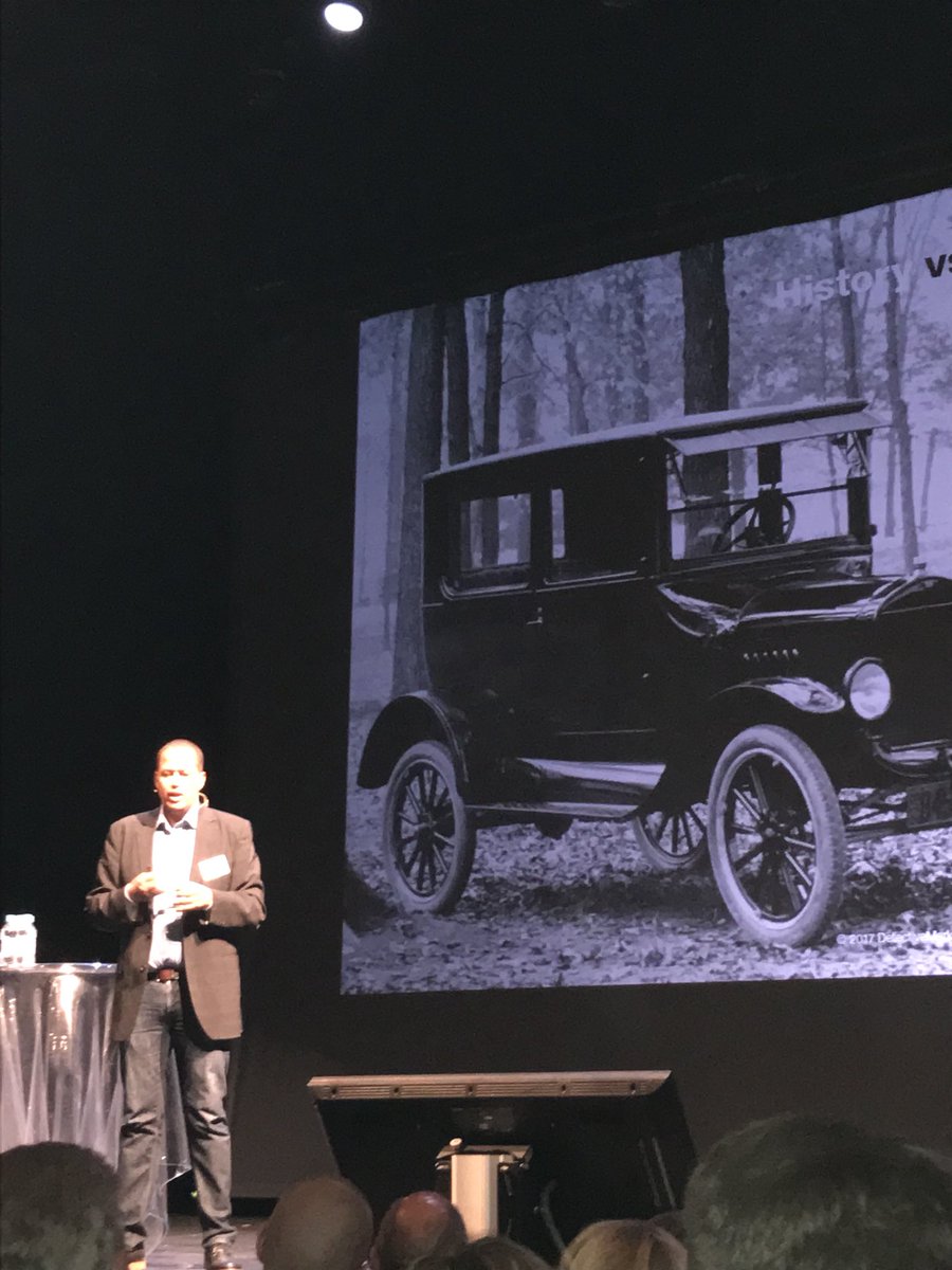 Stefan Engesethin neuvo rakennusalalle: Kill history, kiss the future. #disruptio #rambollcircle <a href="/ramboll_fi/">Ramboll Finland</a>