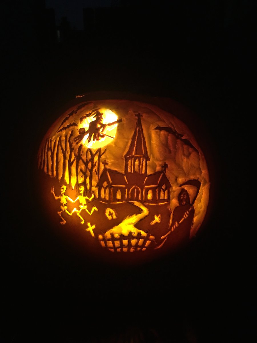 mollycritchlow's tweet photo. "Happy Halloween" from Scholar's Road last night..... https://t.co/6gmaYofOKC