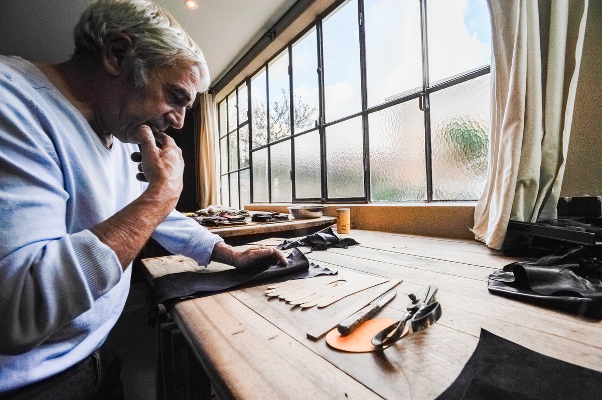 [#EMPLOI] Vous aimez les #métiers de la #main, vous êtes à la fois autonome et esprit d’équipe? 👉 #maisonfabre #millau shop@maisonfabre.com