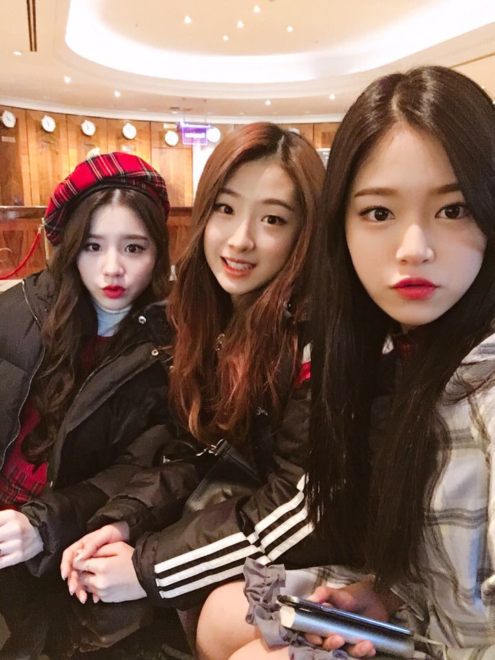 loonatheworld's tweet photo. #이달의소녀 #희진 #현진 #하슬 의 #믹스나인 사전 투표영상 보셨나요? 희진, 현진, 하슬이에게 사전투표를 하고 응원 해 주세요😉! ▶https://t.co/FHY5Jhc8zP #LOONA #HeeJin #HyunJin #HaSeul #MIXNINE https://t.co/GYDHeosyyT