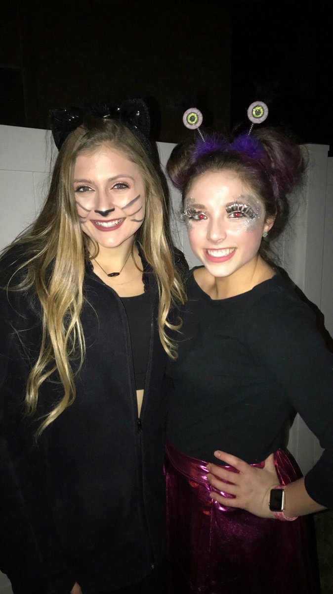 mckenna3_2's tweet photo. I love Halloween 🖤👻🦇 https://t.co/QSVx6wb9D0