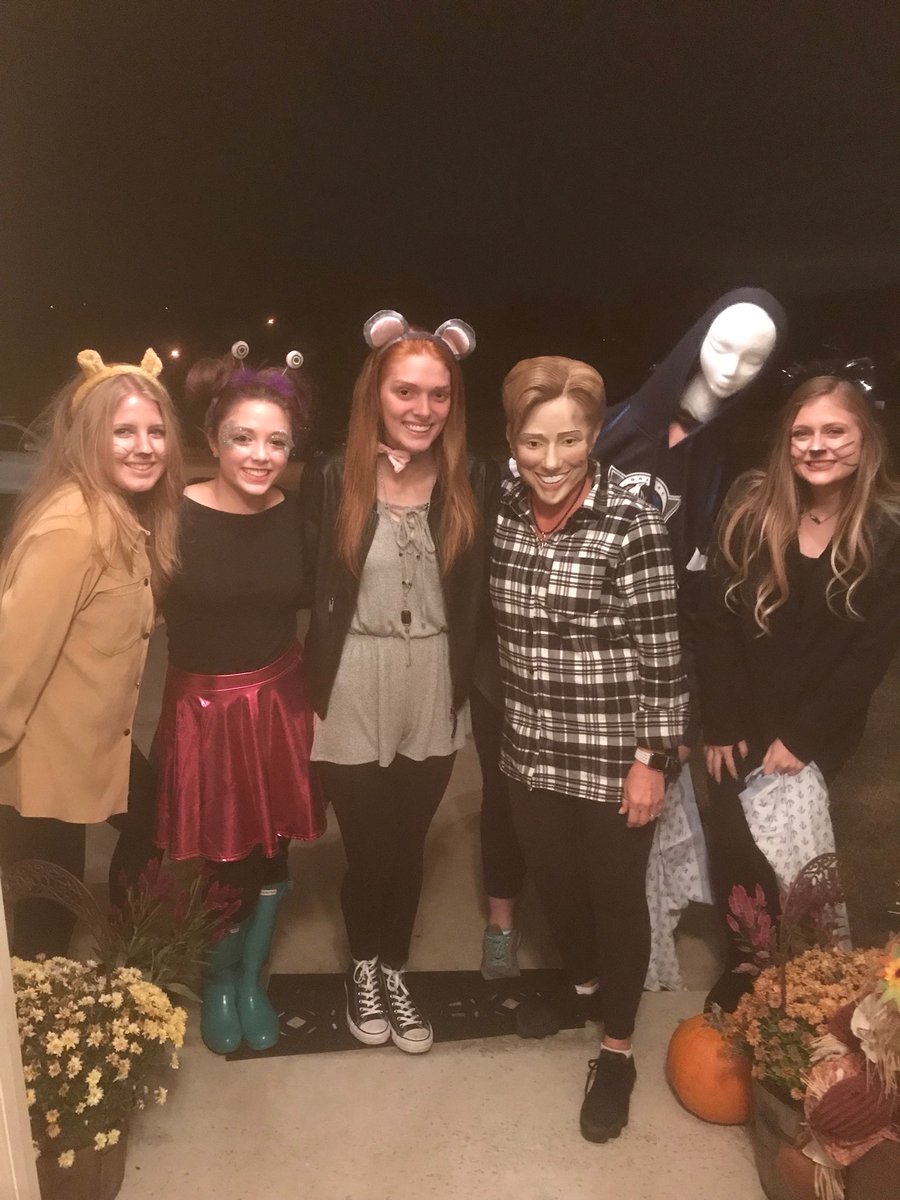 mckenna3_2's tweet photo. I love Halloween 🖤👻🦇 https://t.co/QSVx6wb9D0