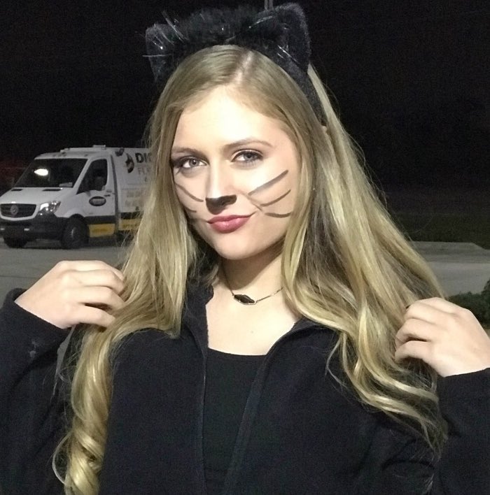 mckenna3_2's tweet photo. I love Halloween 🖤👻🦇 https://t.co/QSVx6wb9D0