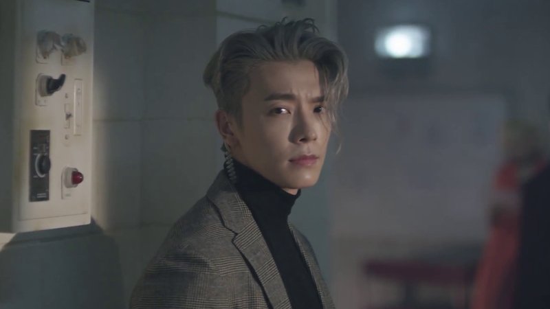 soompi's tweet photo. WATCH: #SuperJunior Releases First MV Teaser For "Black Suit"
https://t.co/pILFltrf6t https://t.co/zJyr1BRDXc