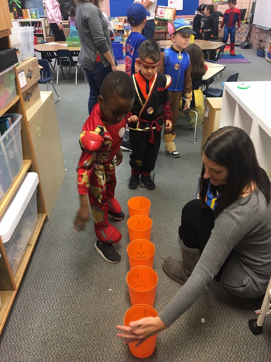 MissRousakis's tweet photo. We decorated pumpkin lanterns, too! #FalconsD64 #engageD64 https://t.co/zU4Rk2h7qv