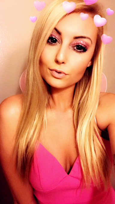 A Barbie kind of Halloween 💖🎀💄💅🏻 https://t.co/mpLd2nR8E7<a href="/tag/newprofilepic"class="tags"><span>#newprofilepic</span></a>