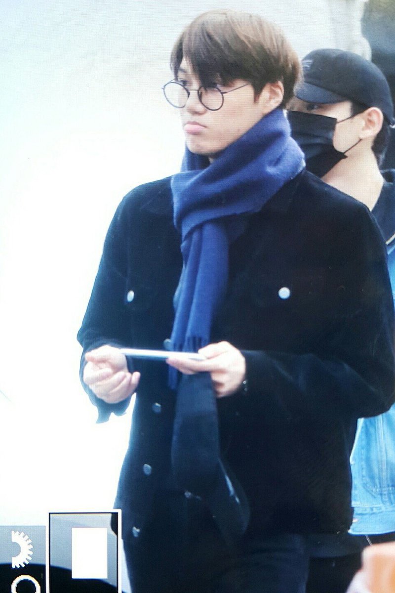 ONEANDONLYK0114's tweet photo. ตาหมีใส่แว่นอีแล้วน่ารักจังเลยงุ่ยๆๆๆๆๆๆๆๆๆ 🐻😘 https://t.co/wzZ01rNunh