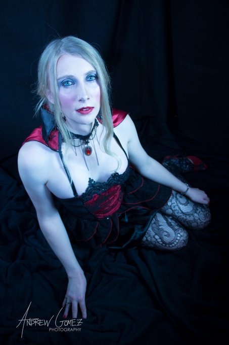 Happy Oct 31! Only a Vampire can love you forever! Much love to @groobydotcom and to @drewgomezphotos<a href="/tag/groobyghouls"class="tags"><span>#groobyghouls</span></a>