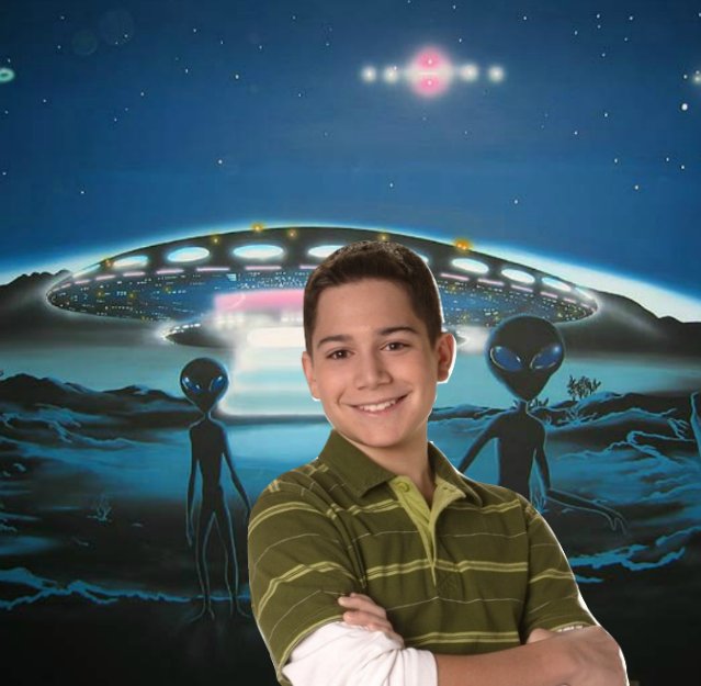 suecheng2816's tweet photo. Migeul Krychieck with an UFO and alien behind him #xfiles #miguelkrychek #danielmagder #alien #ufo https://t.co/6AhSgoxny9