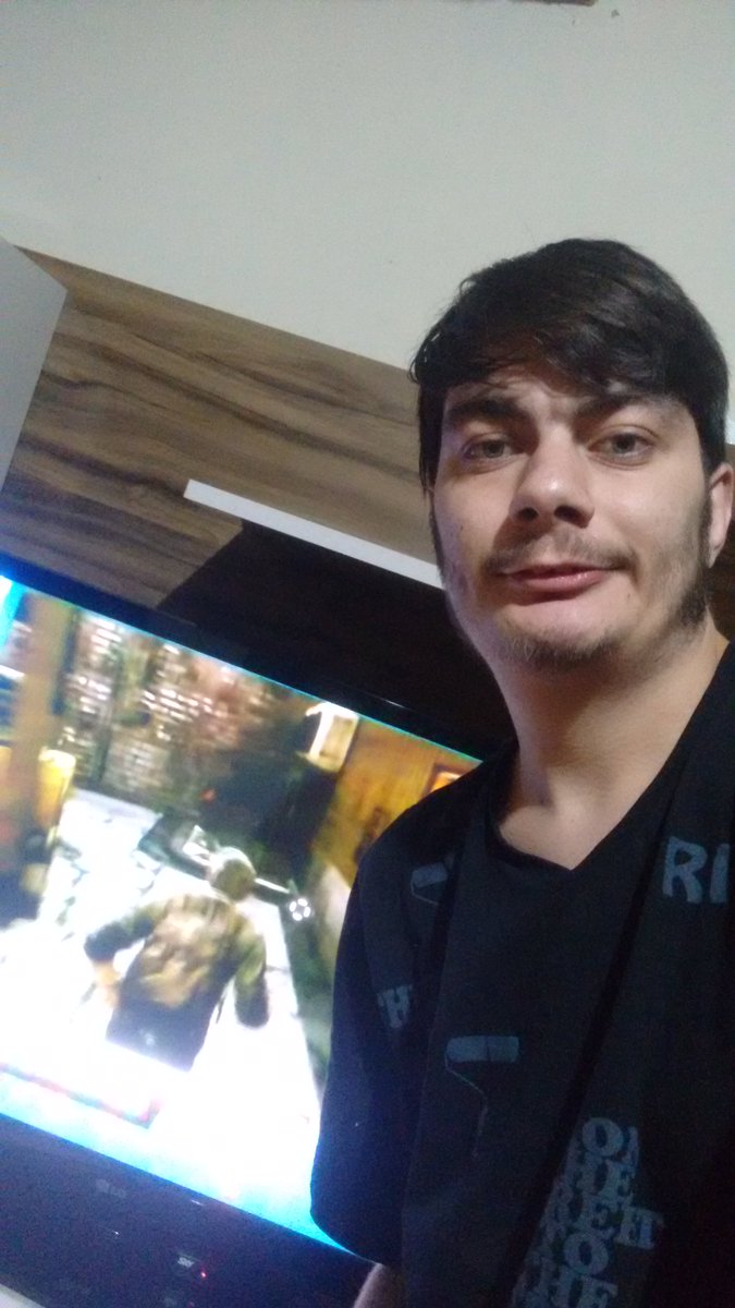 lorymon36's tweet photo. #HalloweenNoEIGames #ModoMultiplayer hj é dia de terror! Hj é dia de The Last Of Us! https://t.co/2ljIkzTCkS