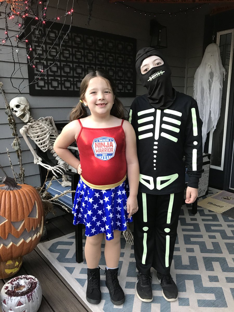 ktyatespdx's tweet photo. Jessie Graff hits the buzzer on Halloween with a bucket full of candy and a skeleton in tow. #anw #jessiegraff https://t.co/G677Qjsu7Q