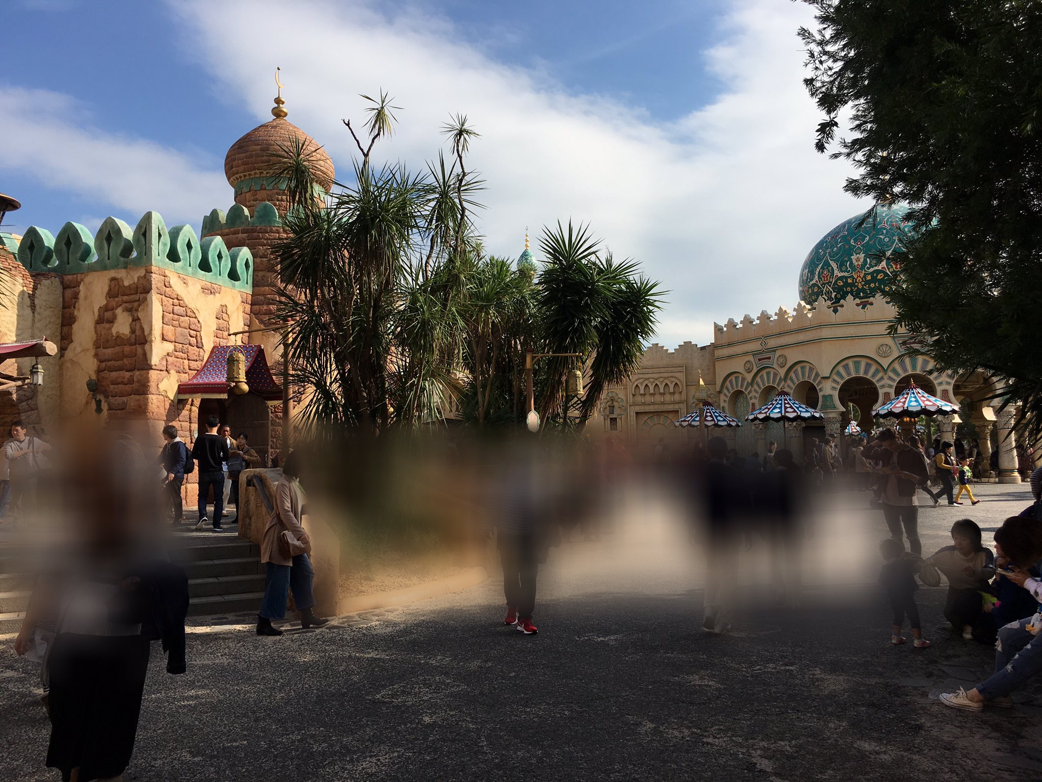 تويتر さめさん ディズニー垢 على تويتر 5 アラビアンコースト サルタンズオアシスと シンドバッドの中間にある トイレのお隣 シンドバッドの出口のすぐ近く 人通りが多いためか ここも相応に混雑していた ディズニーシー喫煙所巡り T Co U2lkjggdzs