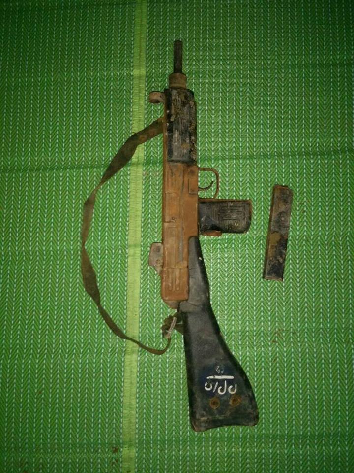cincdsmyanmar's tweet photo. Two guns looted by extremist ARSA terrorists from Myinlut police outpost recovered
https://t.co/hvo4VctmJk https://t.co/pAc7sgkhLh