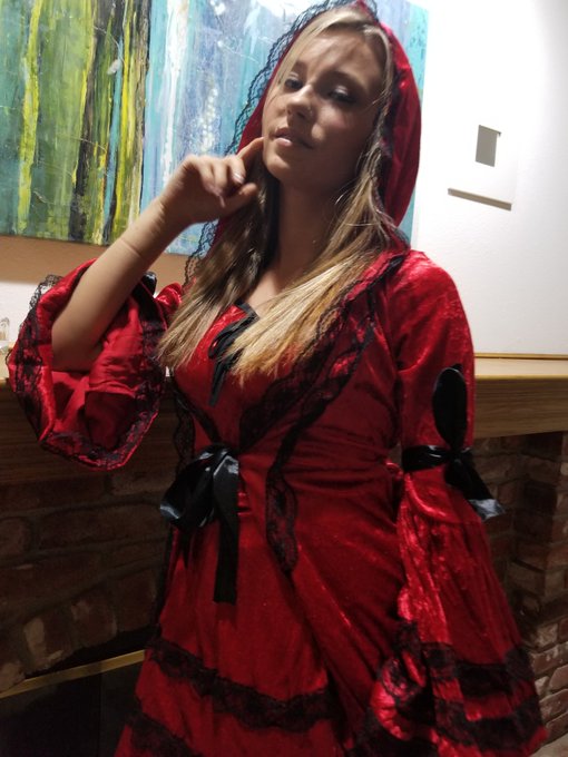 Happy Halloween everyone!! Red Hot Riding Hood here !!😙😙 https://t.co/Hk6gbGsLxs<a href="/tag/newprofilepic"class="tags"><span>#newprofilepic</span></a>