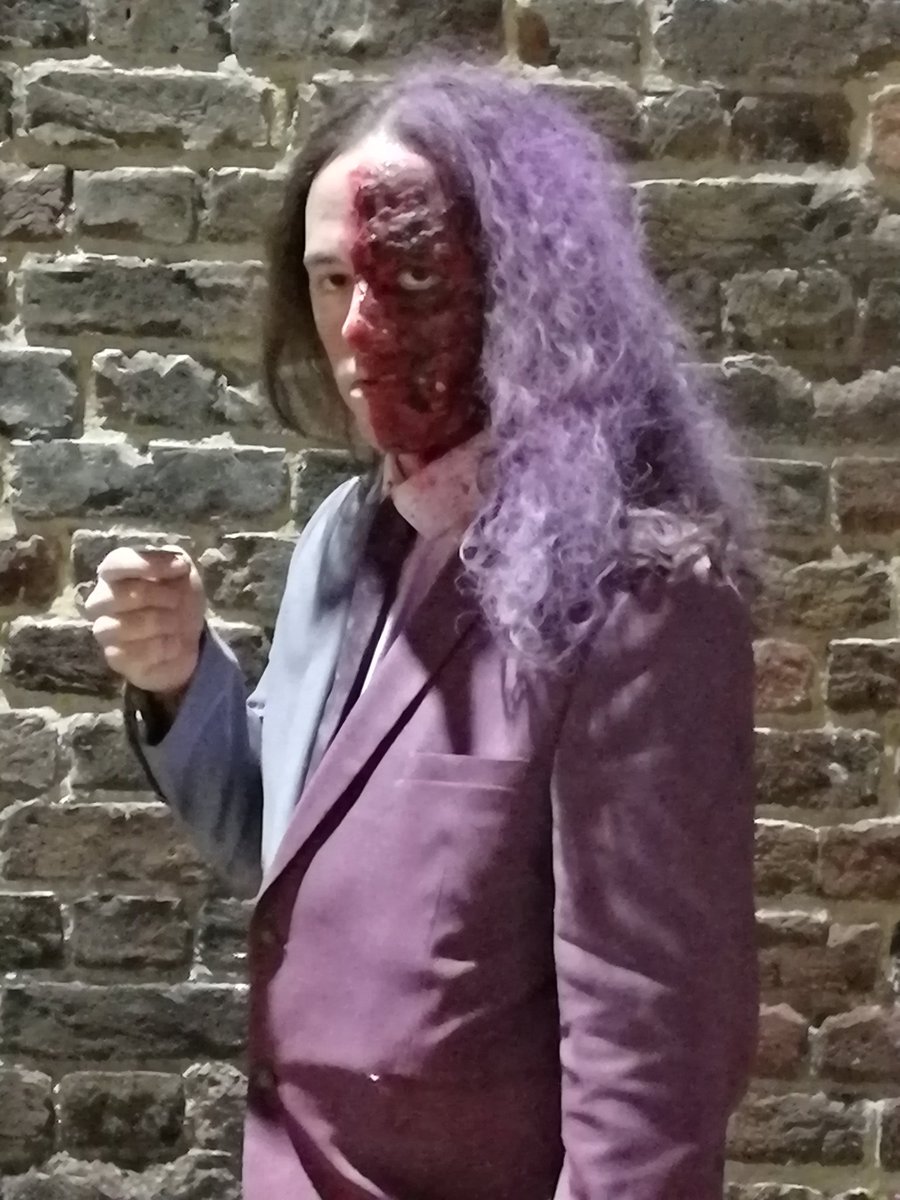 Exicutioner_'s tweet photo. Don't really post pics of myself in here but #HappyHalloween #BadHalloween #twoface #Villain #batmanvillain #DCComics #twofacecosplay https://t.co/cV5mkl4mJM