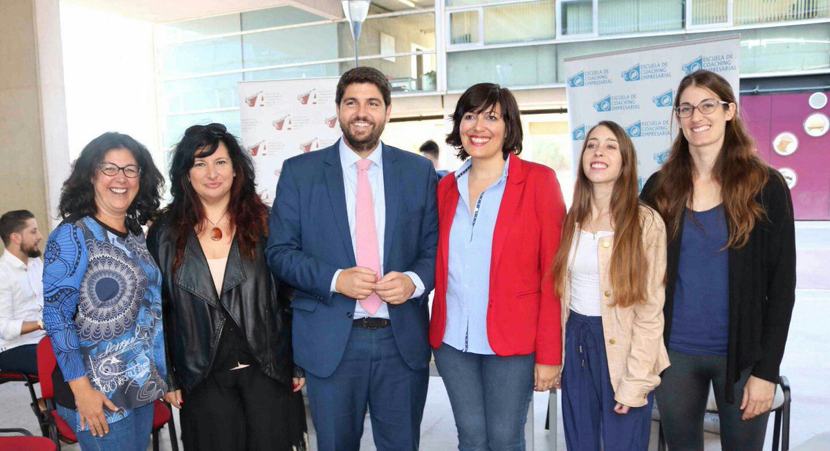 ArmadaAlvaro's tweet photo. Sesiones de coaching profesionales de @APROCORM a emprendedores durante el #diape17 @infoRMurcia en la @EconomicasUMU https://t.co/RhpuO6gcQn