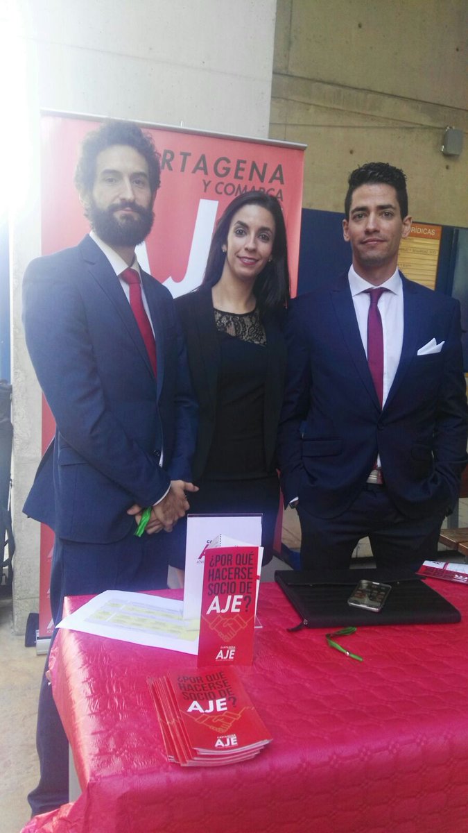 ArmadaAlvaro's tweet photo. @AJERegionMurcia @AjeCartagena y @GuadalentinEmpr informando de sus servicios a los jóvenes empresarios asistentes al #Diape17 @infoRMurcia https://t.co/zGYHaFIxBW