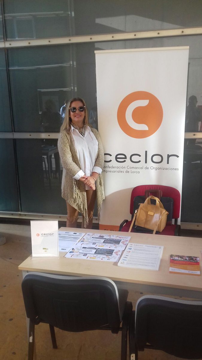 ArmadaAlvaro's tweet photo. @croemurcia @COEC_es y @CECLOR_ explicaron sus programas de iniciativas emprendedoras durante #Diape17 @infoRMurcia en @EconomicasUMU https://t.co/X2spvkFtjx