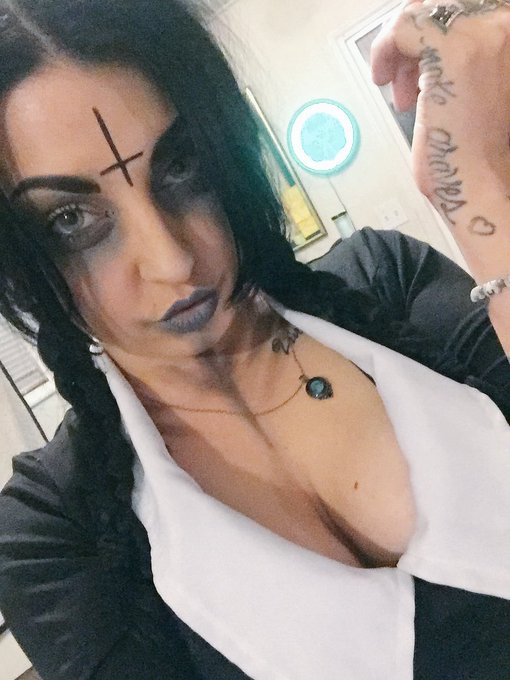 Happy Halloween 🖤✨🎃🔮🗡 https://t.co/S1Vx8xc8ej<a href="/tag/mondaymotivation"class="tags"><span>#mondaymotivation</span></a><a href="/tag/retweet"class="tags"><span>#retweet</span></a>