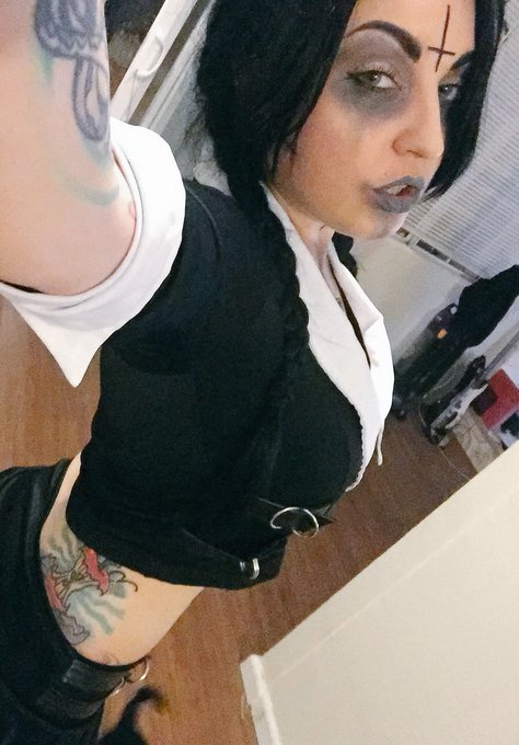 Happy Halloween 🖤✨🎃🔮🗡 https://t.co/S1Vx8xc8ej<a href="/tag/mondaymotivation"class="tags"><span>#mondaymotivation</span></a><a href="/tag/retweet"class="tags"><span>#retweet</span></a>