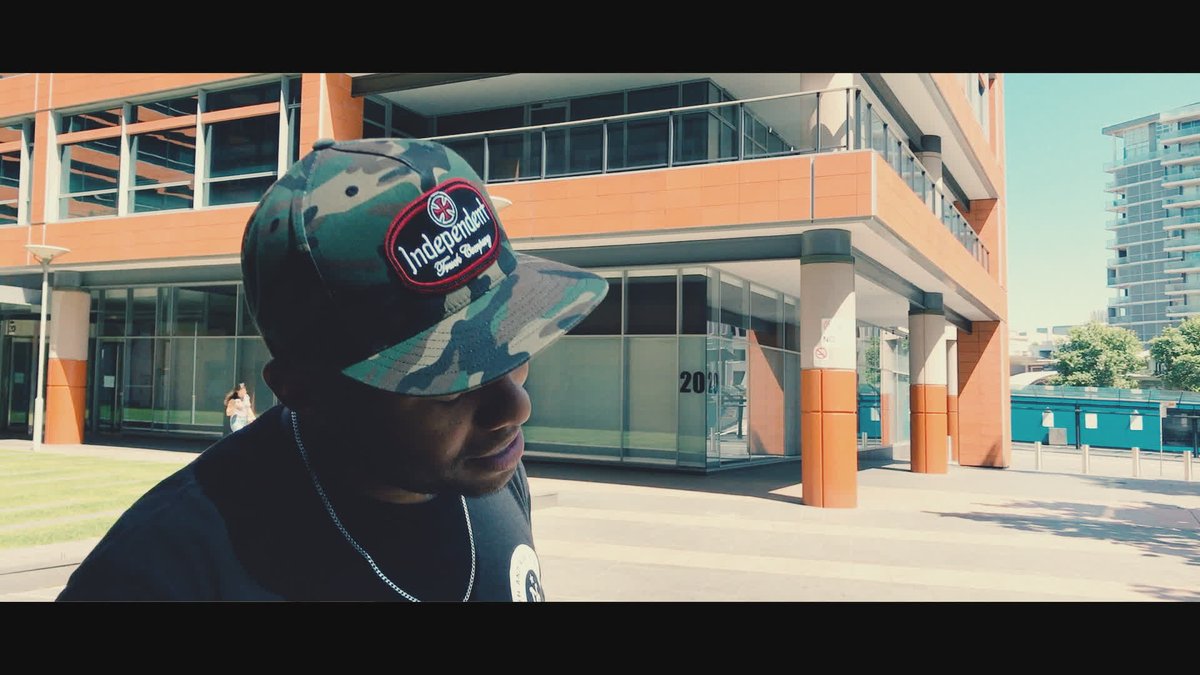 ntres03's tweet photo. "A manha te chama, vai la, o medo te traz a culpa que sepulta seu andar.." #Videoclipe #Sextafeira #MKRecords click by @jade_monteverdi https://t.co/EcMmCzAb19