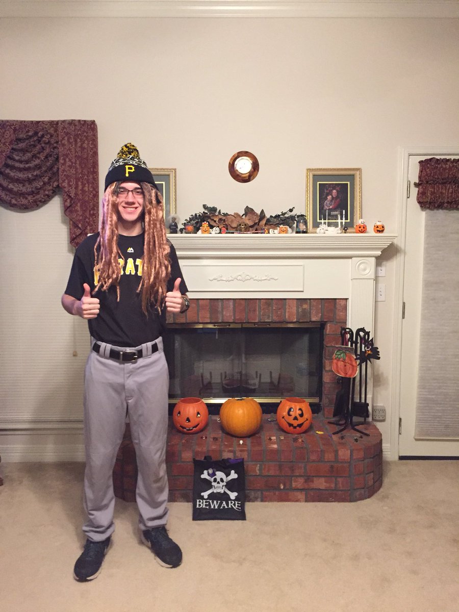 pierre_bida's tweet photo. Between trick-or-treating and the costume practice, the John Jaso dreads were pretty neat. #DreadPower #JasGOAT #HappyHalloween @Pirates https://t.co/A7Vdu52emi