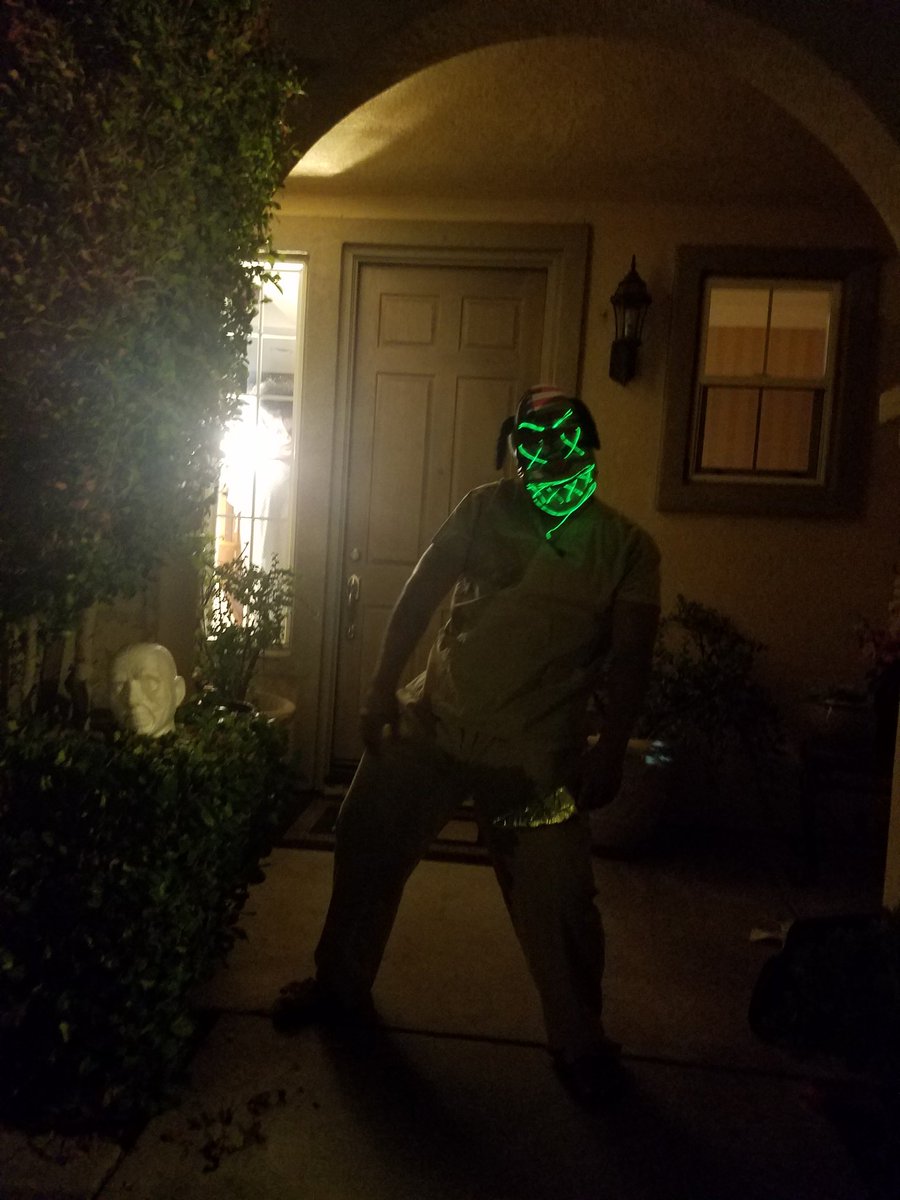 HabSkibbix's tweet photo. πHappy Halloween "#PAYDAY2 #Purge" 2017π After #trickortreat adventures, time to have #ScarrierThings happen, gave my dad the mask. https://t.co/Sr2w2PHp7L